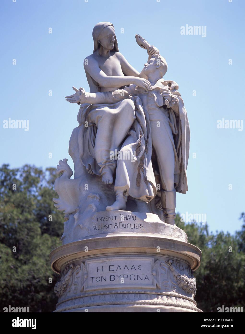 Statue montrant la Grèce le couronnement de Lord Byron à l'extérieur du Jardin Zappeion, les Jardins Nationaux, ATHÈNES, le Centre d'Athènes, Attique, Grèce Banque D'Images