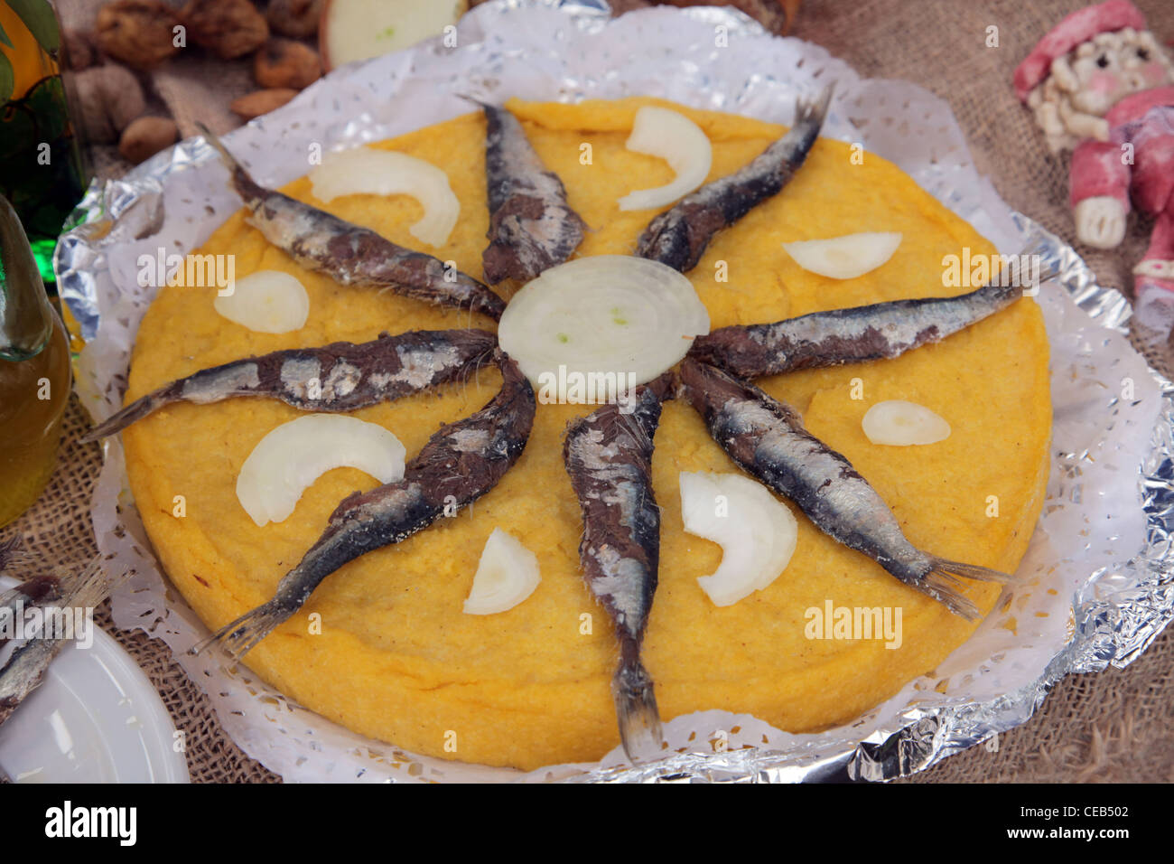 Les sardines salées avec de la polenta Banque D'Images
