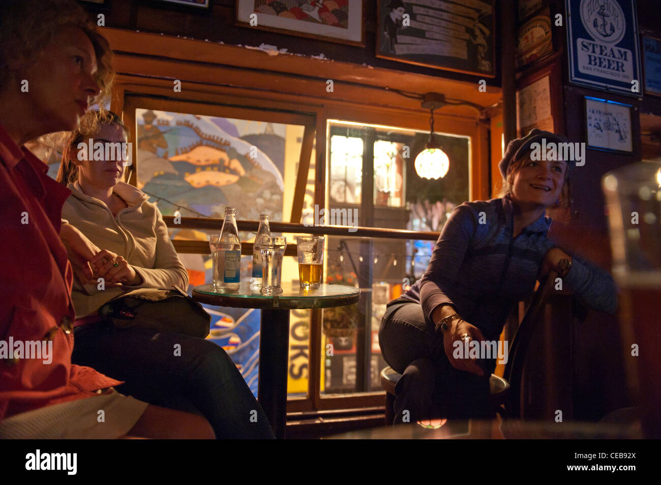 Vesuvio cafe. San Francisco de renommée mondiale saloon de North Beach, juste en face de la City Lights bookstore. San Francisco. USA Banque D'Images