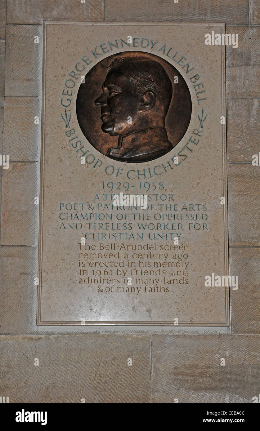 Mémorial pour évêque évêque de Chichester Bell 1929 - 1958 Plaque par Mary Gillick Banque D'Images