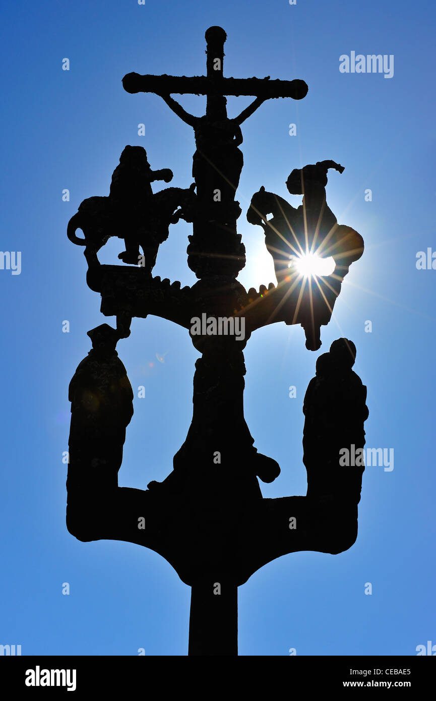La silhouette du calvaire à Sainte-Marie-du-Le Ménez-Hom, Finistère, Bretagne, France Banque D'Images