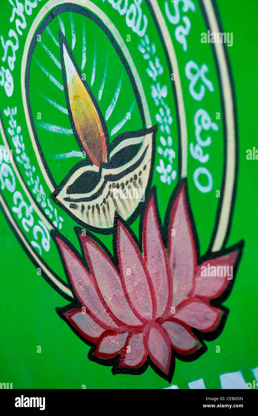 Lampe indienne et lotus peinture murale sur un mur Banque D'Images