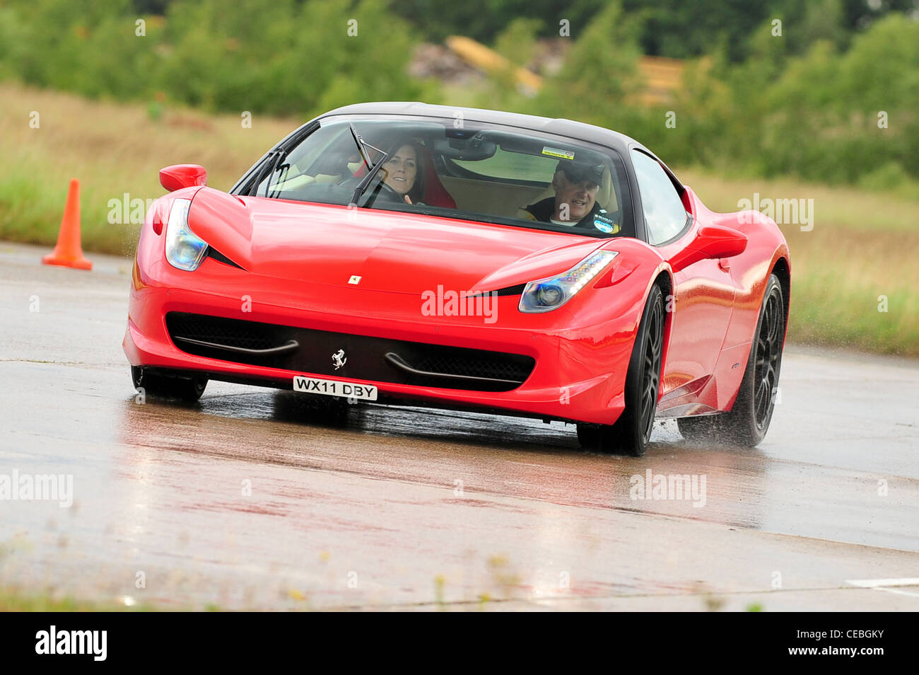 Supercars sur la voie UK Ferrari 458 Italia Banque D'Images
