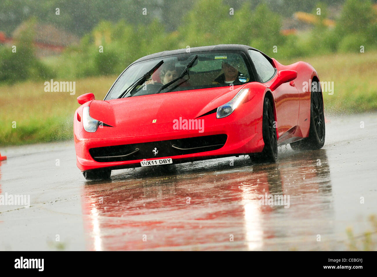 Supercars sur la voie UK Ferrari 458 Italia Banque D'Images