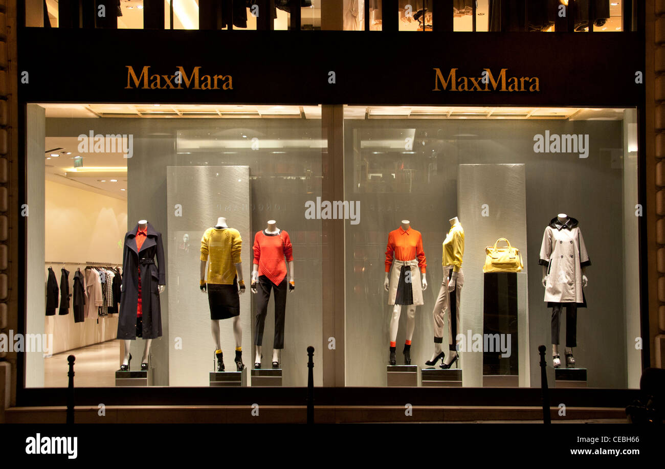 Max Mara Store Paris France Fashion designer couturier Rue Faubourg Saint Honoré Banque D'Images