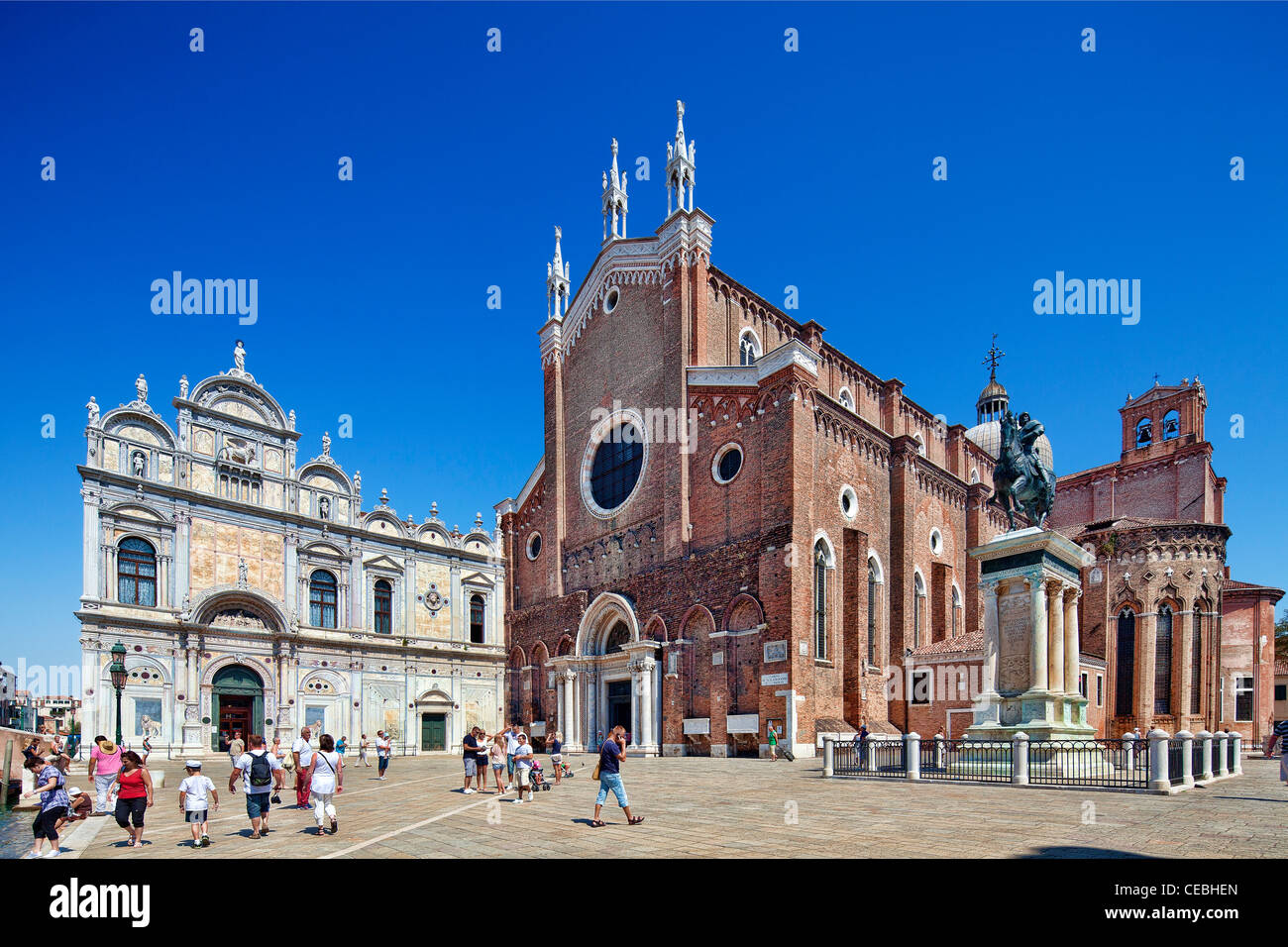 (À gauche de l'hôpital, dans le style Renaissance) et la Basilique (à droite, en style gothique) de San Giovanni et San Paolo, Castello, Venise, Italie Banque D'Images