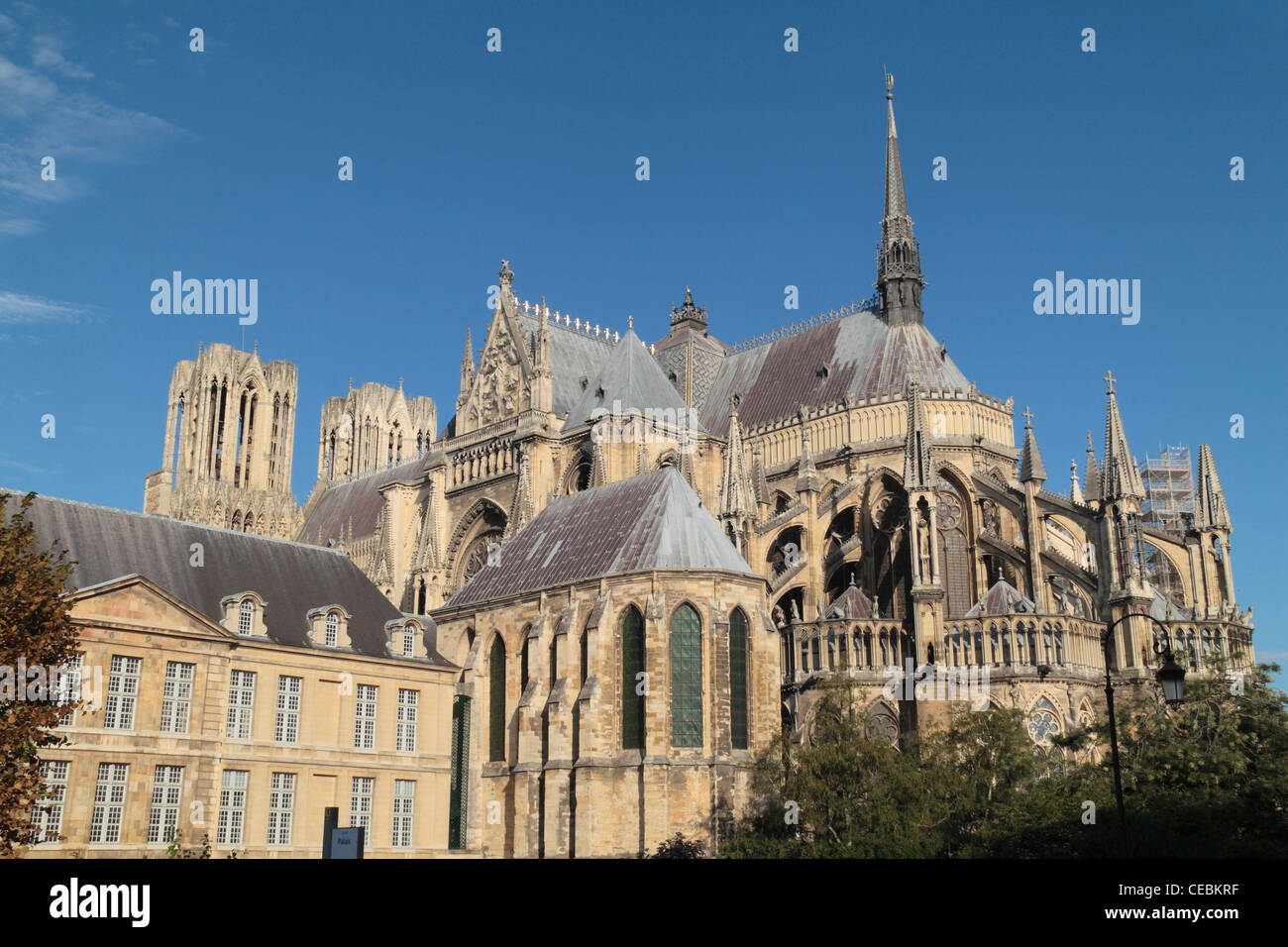 La Cathédrale Notre Dame, Reims, France. (Notre-Dame de Reims (Notre Dame de Reims)). Vue arrière montrant chevet. Banque D'Images