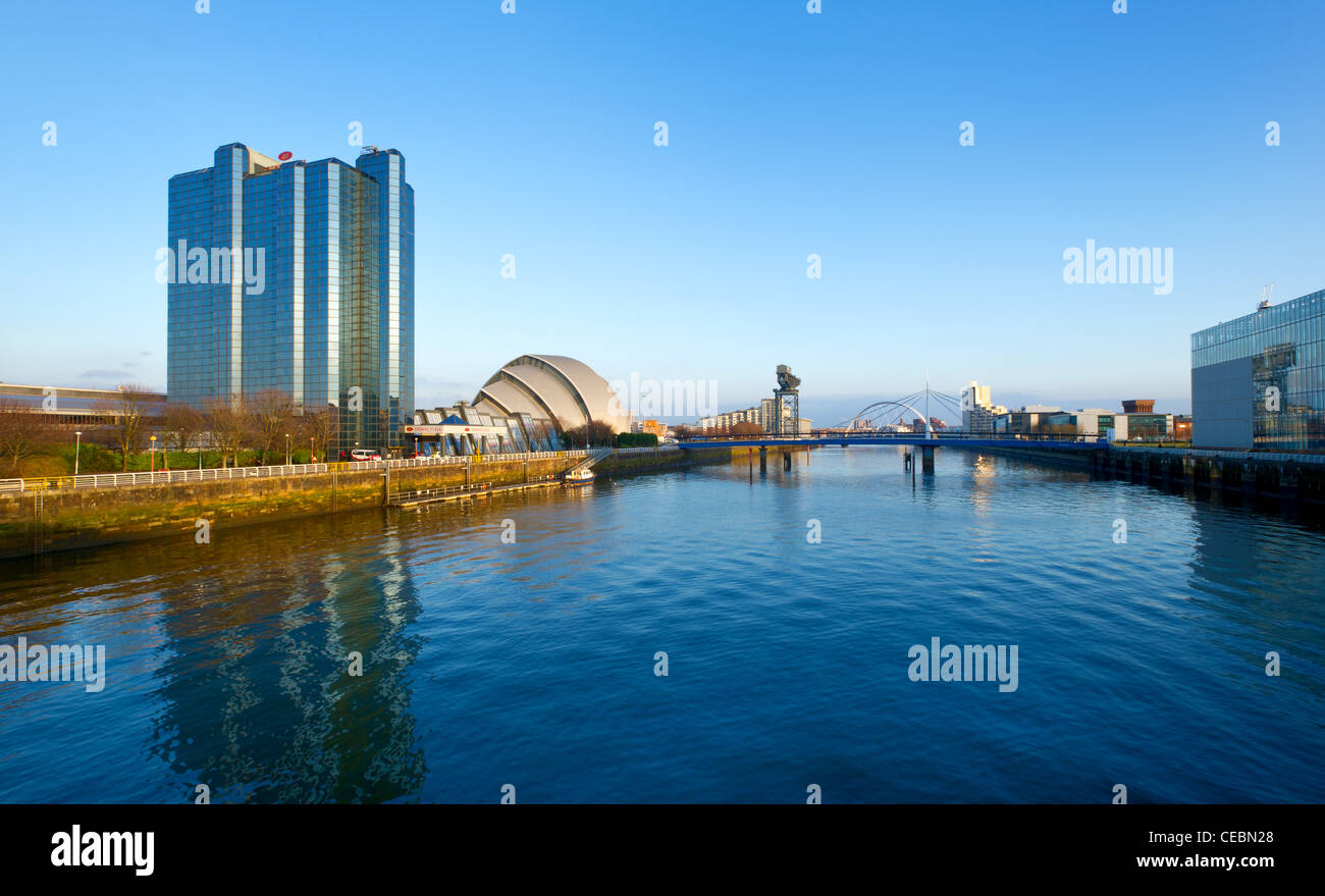 Armadillo (SECC) et les Cloches Pont, Rivière Clyde, Glasgow, Ecosse, Royaume-Uni. Banque D'Images