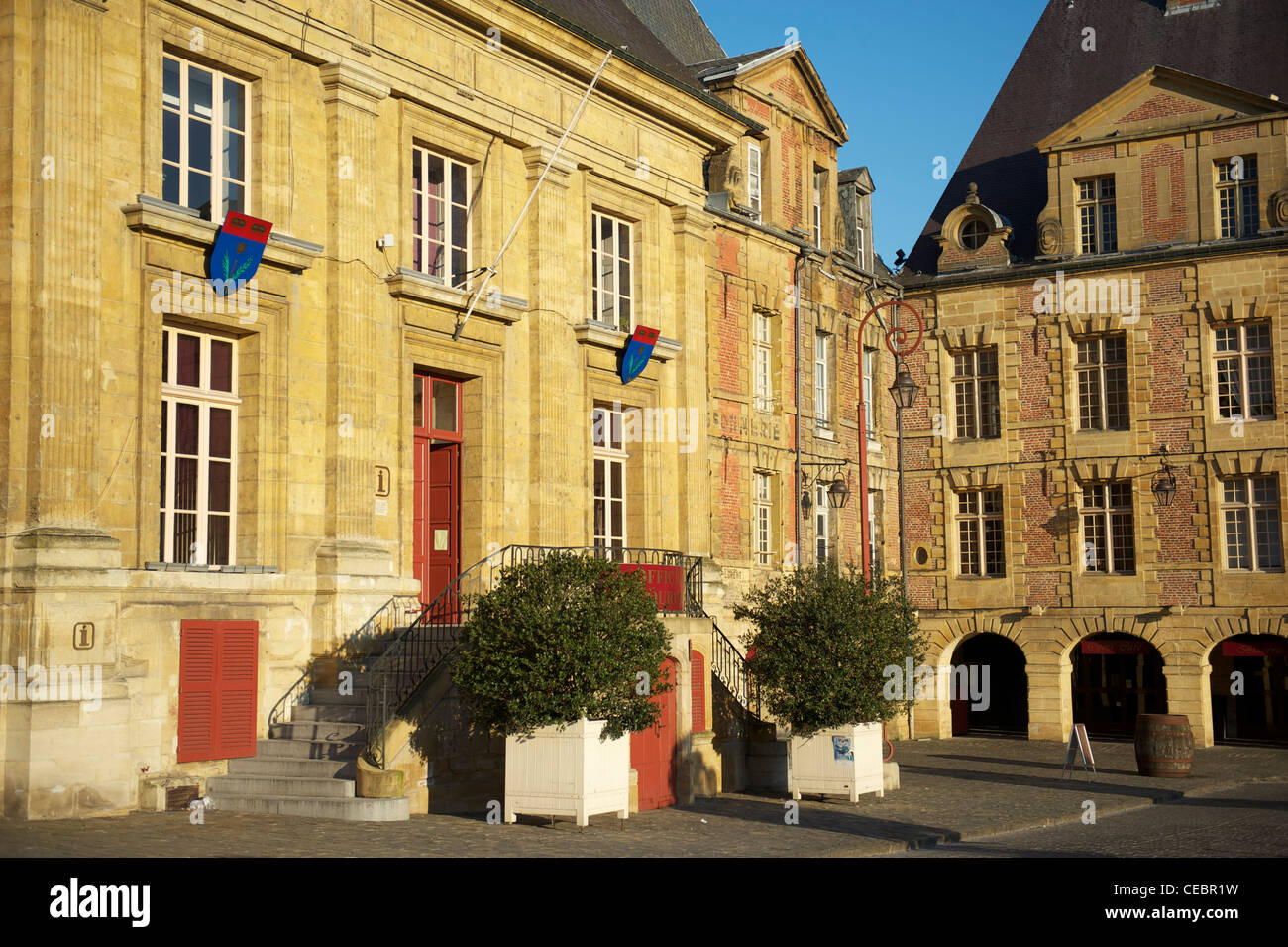 Office de Tourisme à la place Ducale dans le centre de Charleville-Mézières, capitale de Champagne-Ardenne Banque D'Images