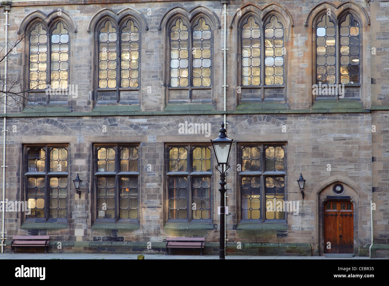 Université de Glasgow, fenêtres dans le bâtiment principal de l'East Quadrangle, Écosse, Royaume-Uni Banque D'Images Université de Glasgow, fenêtres dans le bâtiment principal de l'East Quadrangle, Écosse, Royaume-Uni Banque D'Images