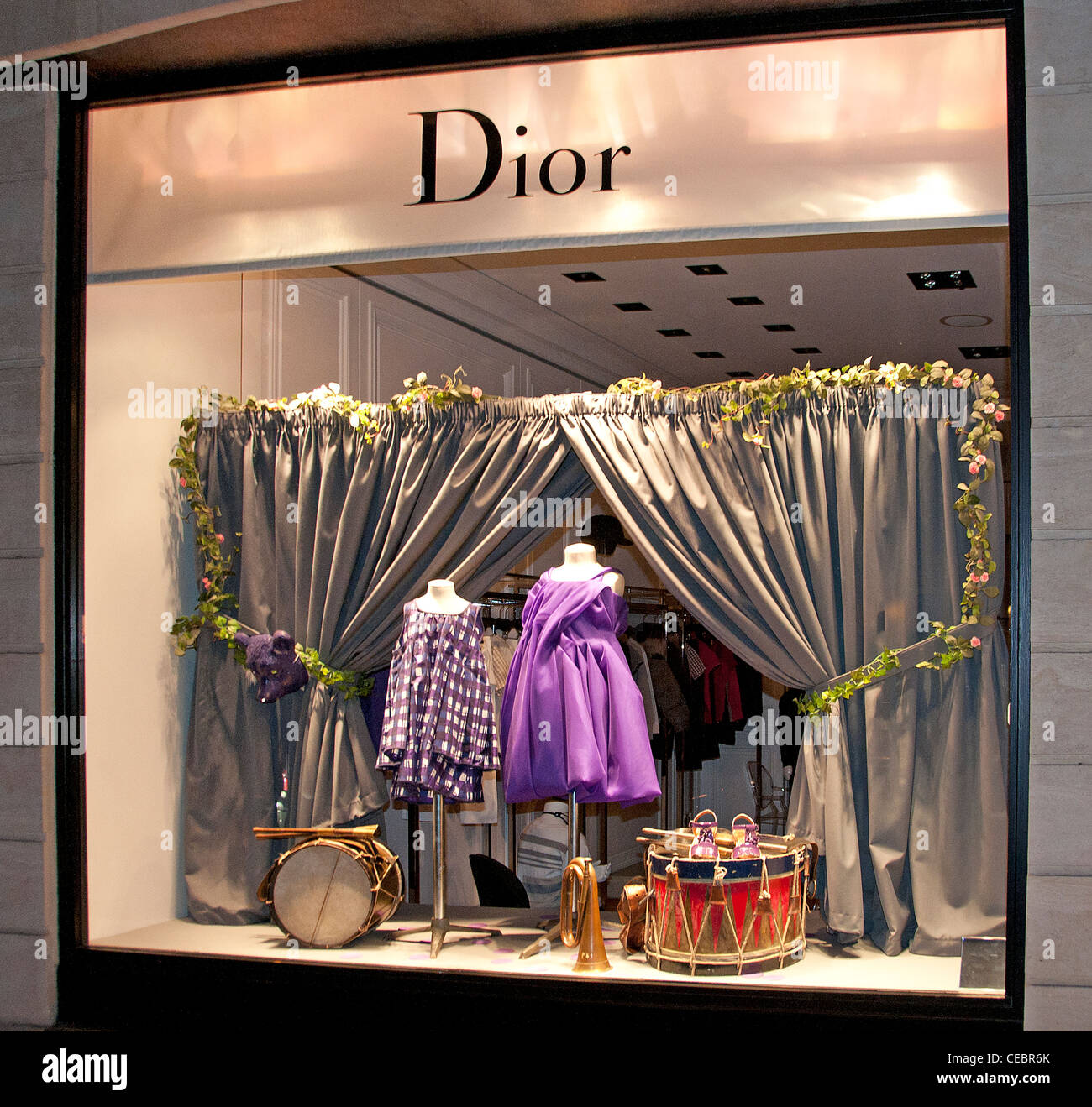 Enfant Dior Avenue Montaigne Paris créateur de mode haut couturier France Banque D'Images