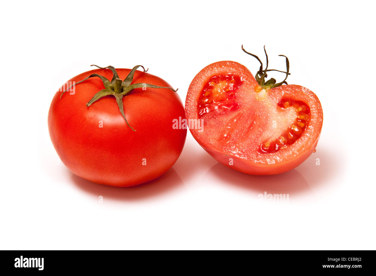 Tomates, isolé sur un fond blanc studio. Banque D'Images