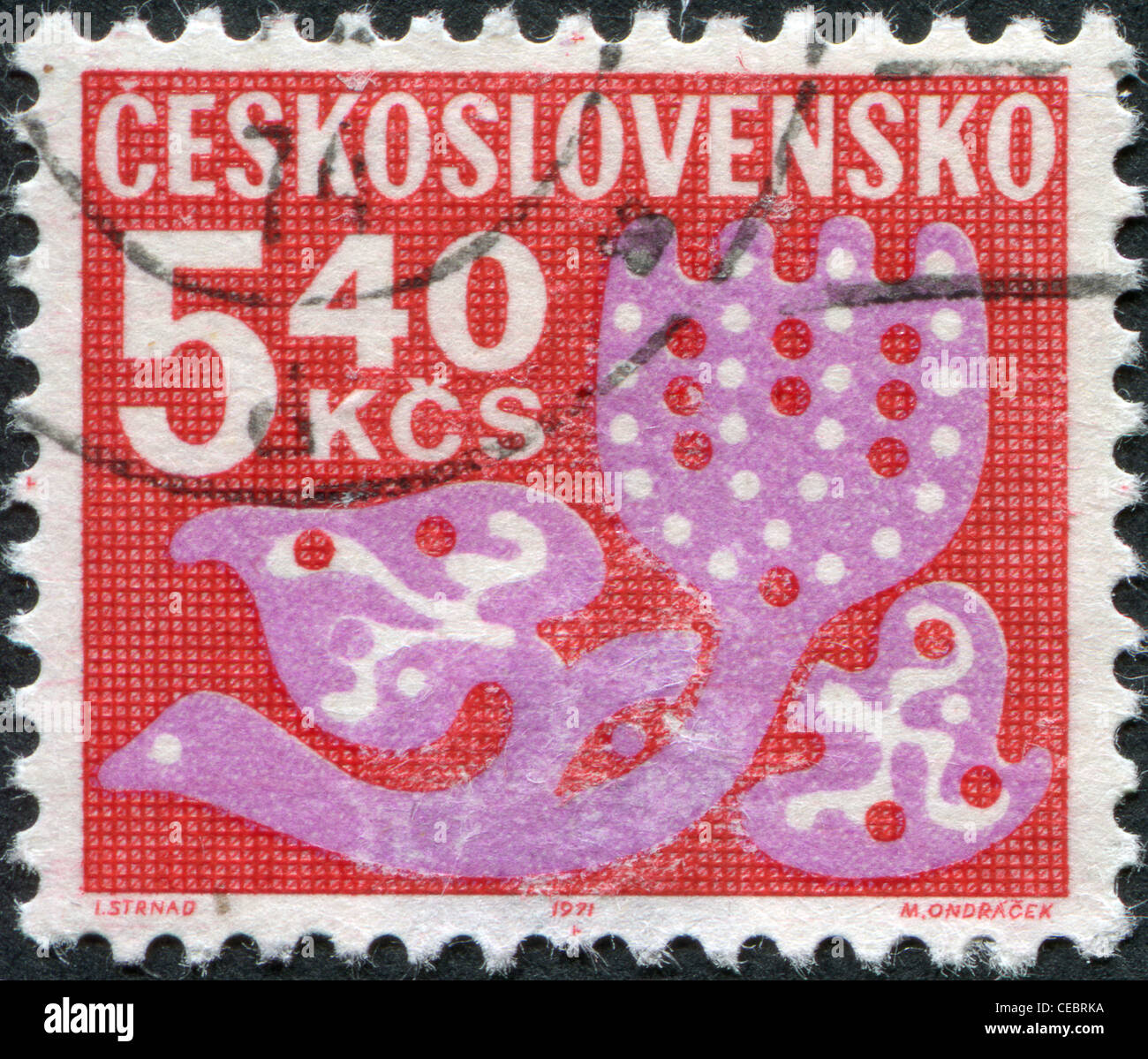 La Tchécoslovaquie - circa 1971 : timbre imprimé dans la Tchécoslovaquie, montré fleur stylisée, vers 1971 Banque D'Images