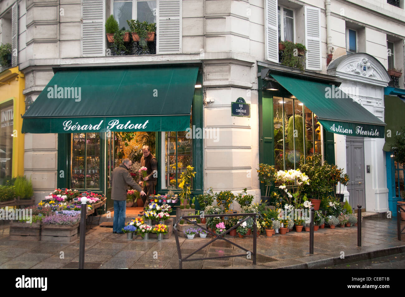 Gerard Patout fleuriste fleurs Rue Mouffetard décrochage France français Paris Banque D'Images