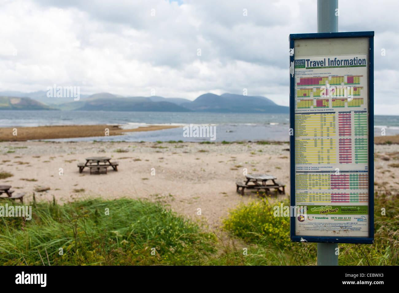 Un calendrier pour les bus locaux et les transports publics dans l'adorable village de Kintyre sur la Skipness dans l'ouest de l'Écosse Banque D'Images