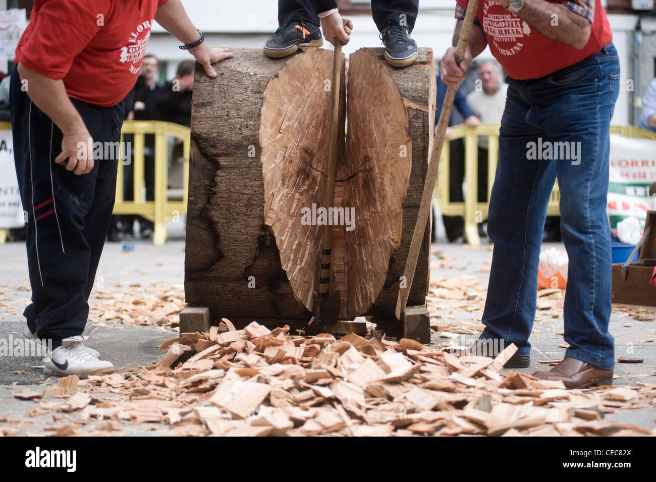 Aizkolaris & harrijasotzailes. Exposition à Berriz. Sport rural basque Herri kirolak (en langue basque) Banque D'Images