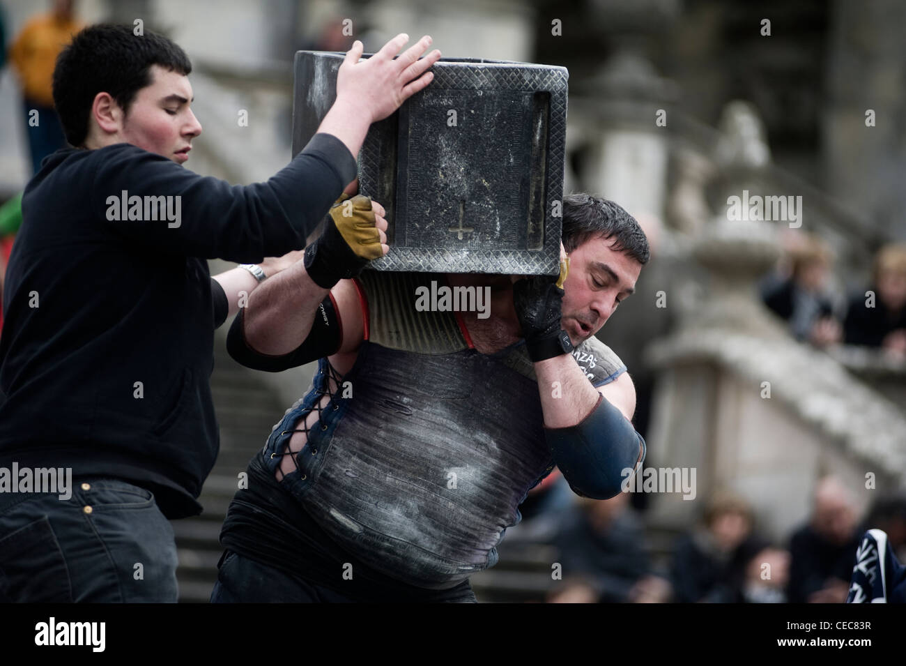 Juan Jose Unanua Goenatxo 'pierre' lifter ou harrijasotzaile en langue basque. Exposition à Azkoitia. Sport rural basque Banque D'Images