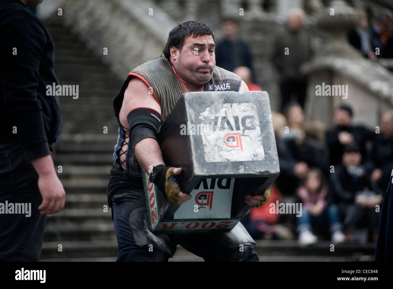 Juan Jose Unanua Goenatxo 'pierre' lifter ou harrijasotzaile en langue basque. Exposition à Azkoitia. Sport rural basque Banque D'Images