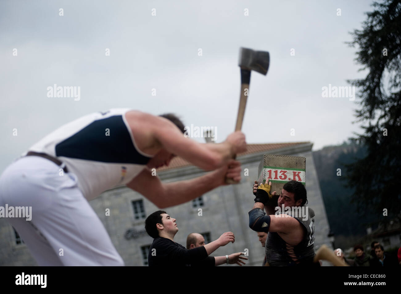 Juan Jose Unanua Goenatxo 'pierre' lifter ou harrijasotzaile en langue basque. Exposition à Azkoitia. Sport rural basque Banque D'Images