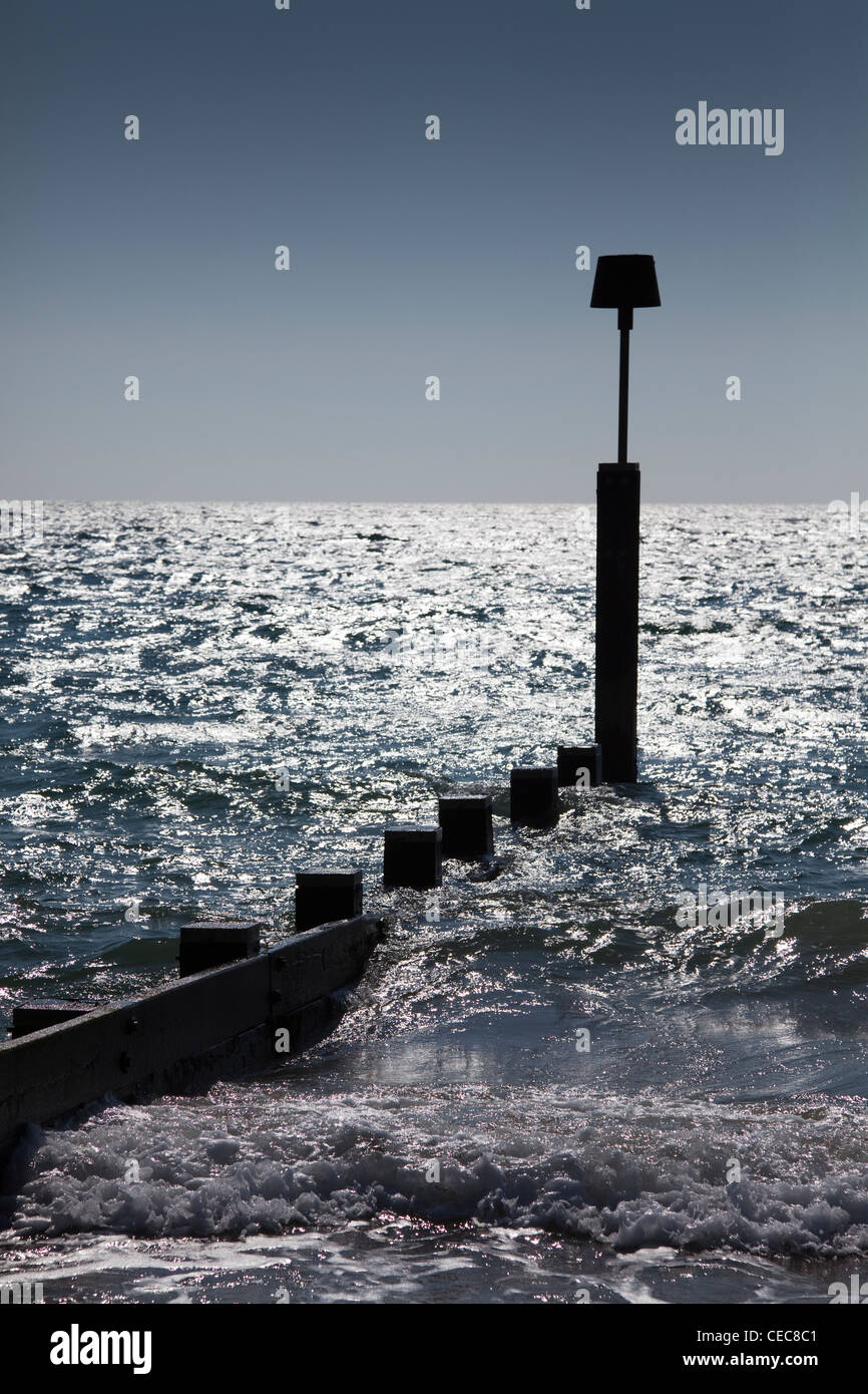 Épi (aine) au large de la plage de la baie Piscine, Southbourne, Dorset, Angleterre. UK Banque D'Images