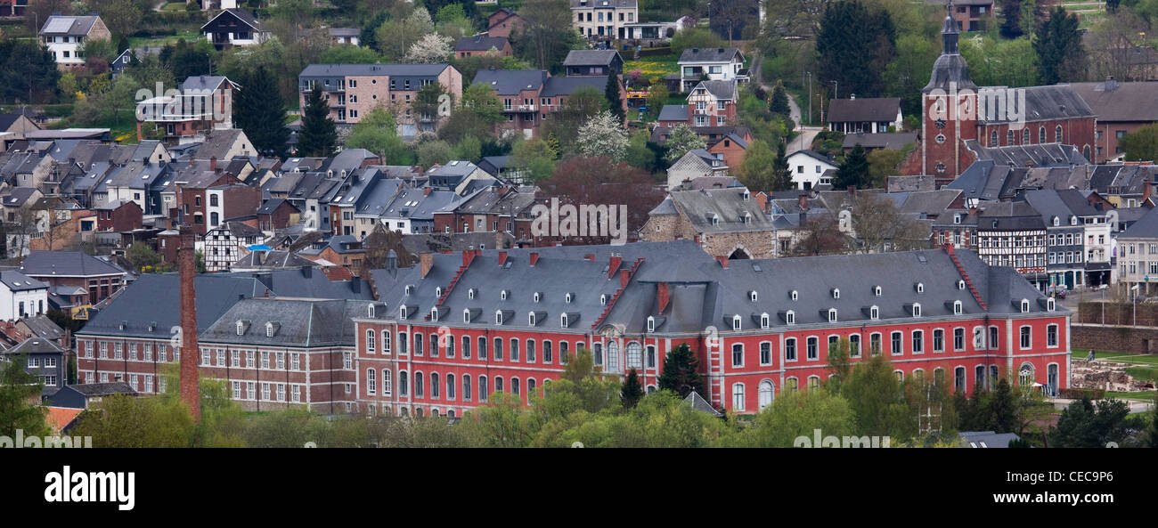 Vue sur la ville et son Abbaye de Stavelot, Ardennes, Belgique Banque D'Images