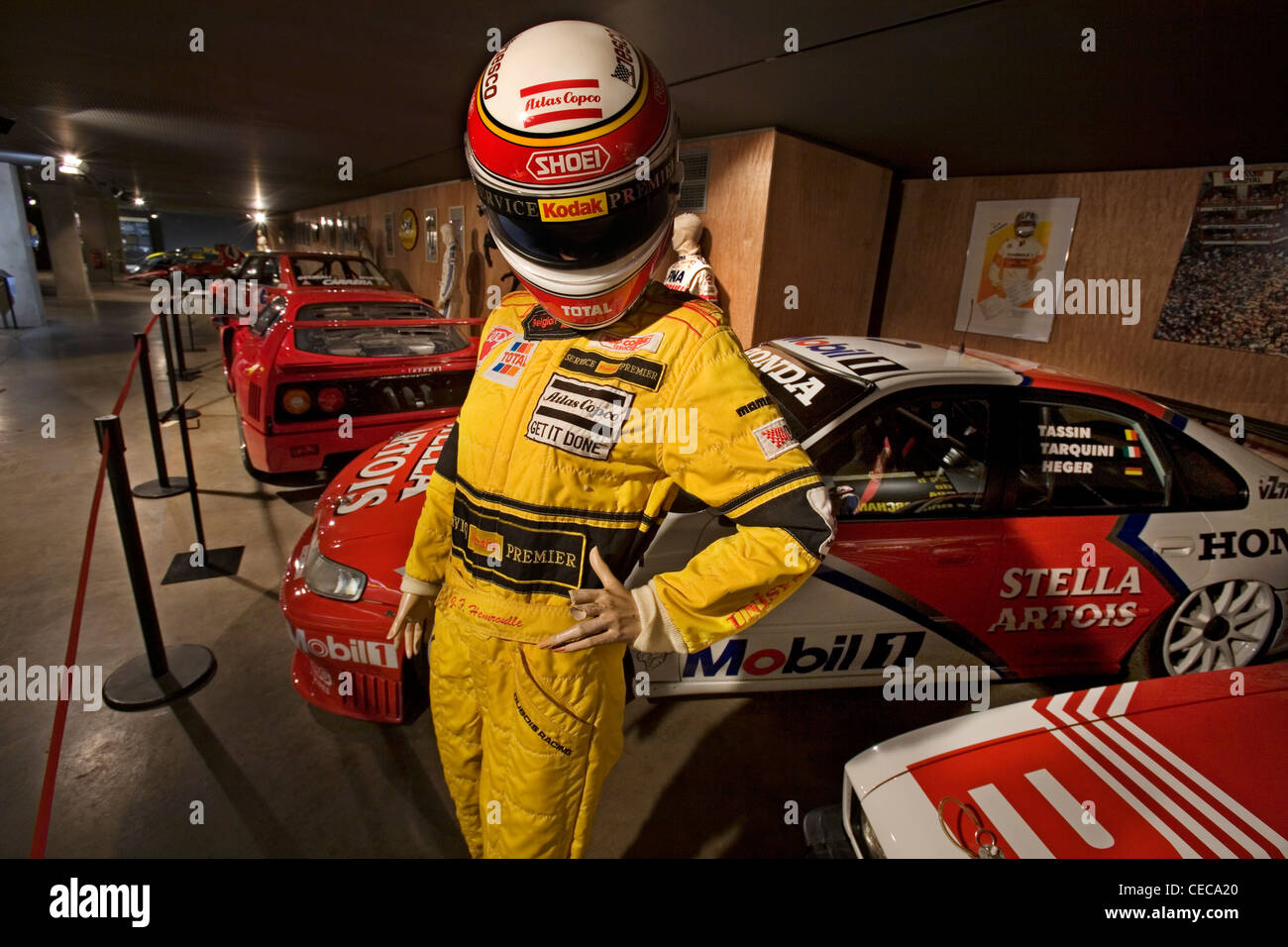 Tenue de pilote de course dans le Musée du circuit de Spa-Francorchamps à l'Abbaye de Stavelot, Ardennes, Belgique Banque D'Images