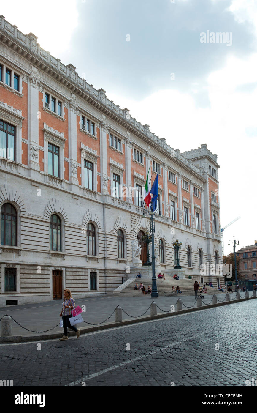 Piazza del Parlamento et bâtiment du parlement européen à Rome Banque D'Images