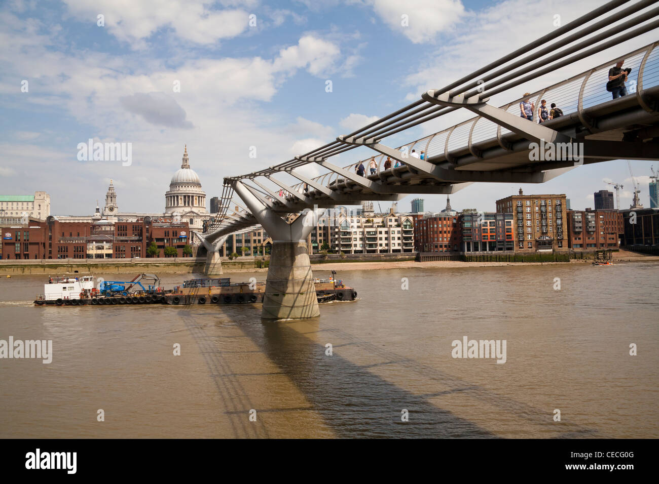 Millenium bridge. Banque D'Images