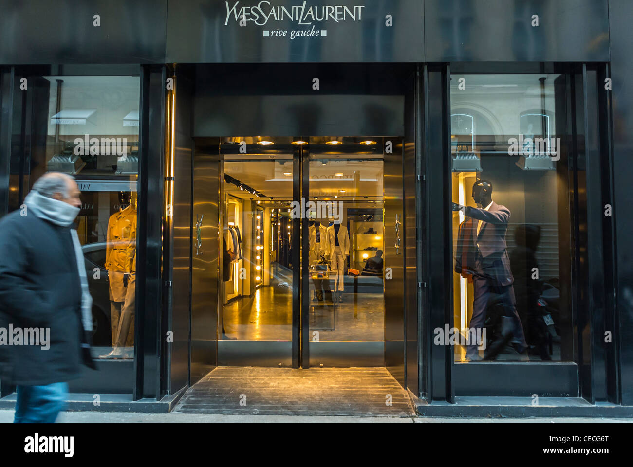 Paris, France, marques mode de luxe, magasin, boutique Yves Saint Laurent,  rue Faubourg Saint Honoré haute Couture, porte extérieure Photo Stock -  Alamy