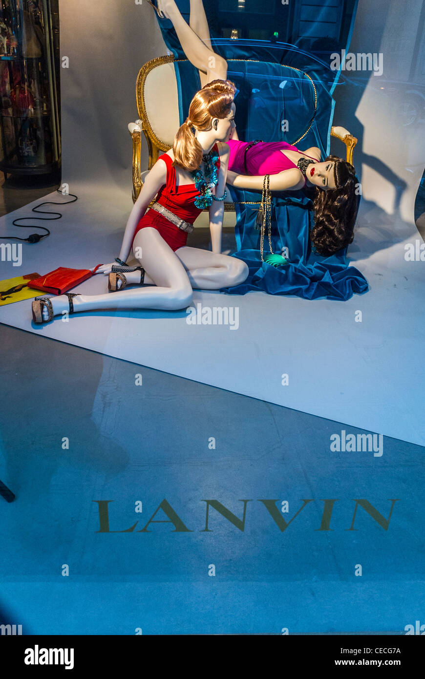 Paris, France, Vitrines de luxe, Lanvin boutique, vitrine avec des mannequins, magasin de vêtements de mode Mannequins, nom Banque D'Images