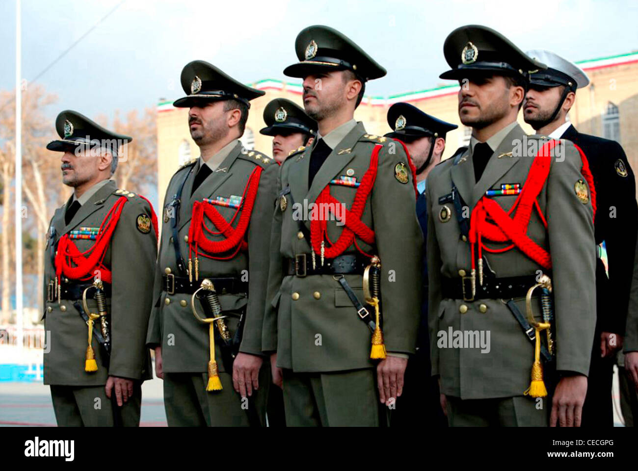 Officiers et soldats de l'armée iranienne au cours d'un défilé à Téhéran. Banque D'Images
