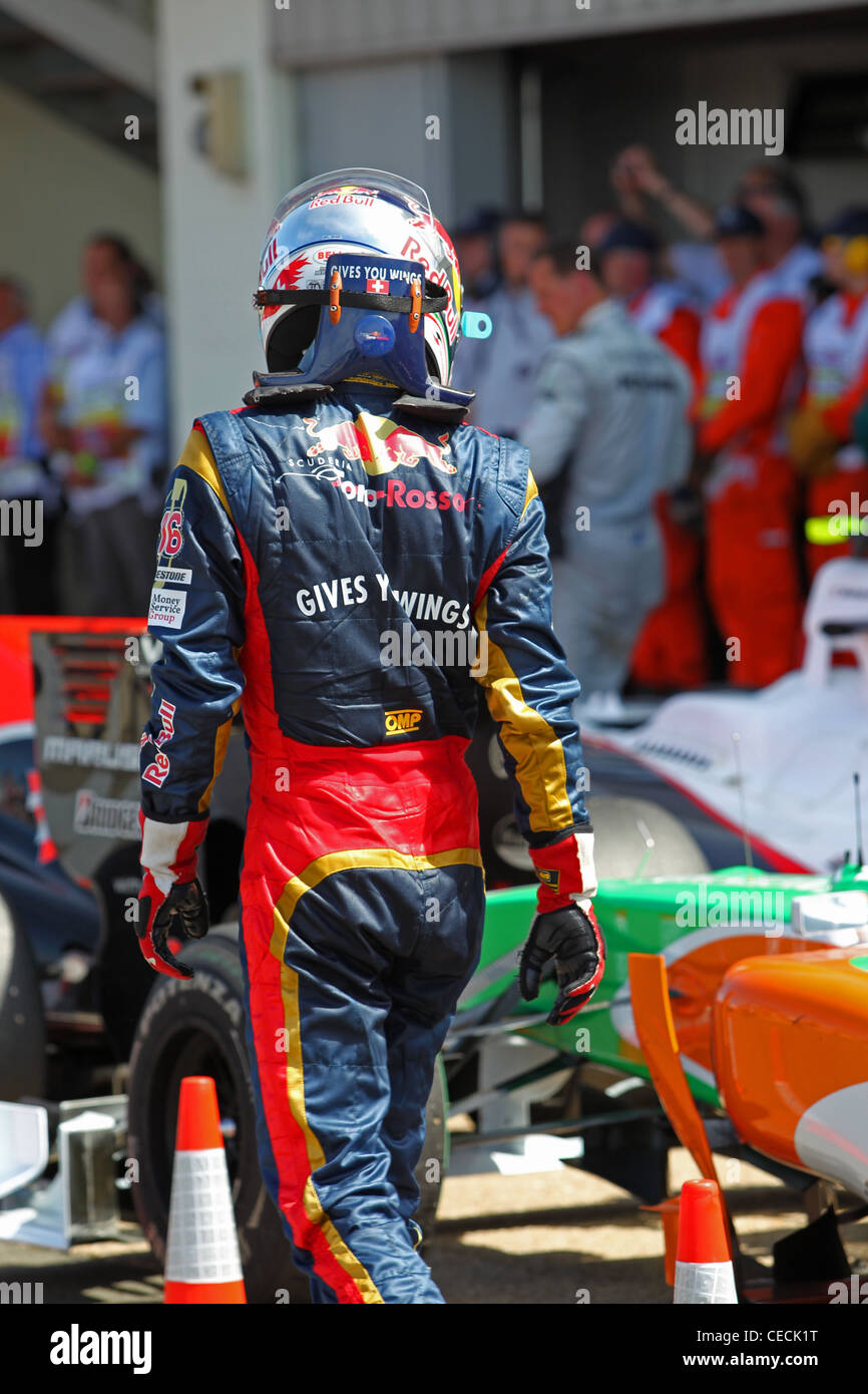 Sébastien Buemi Toro Rosso d'entrer dans les stands après le British Grand Prix de Formule 1 Banque D'Images