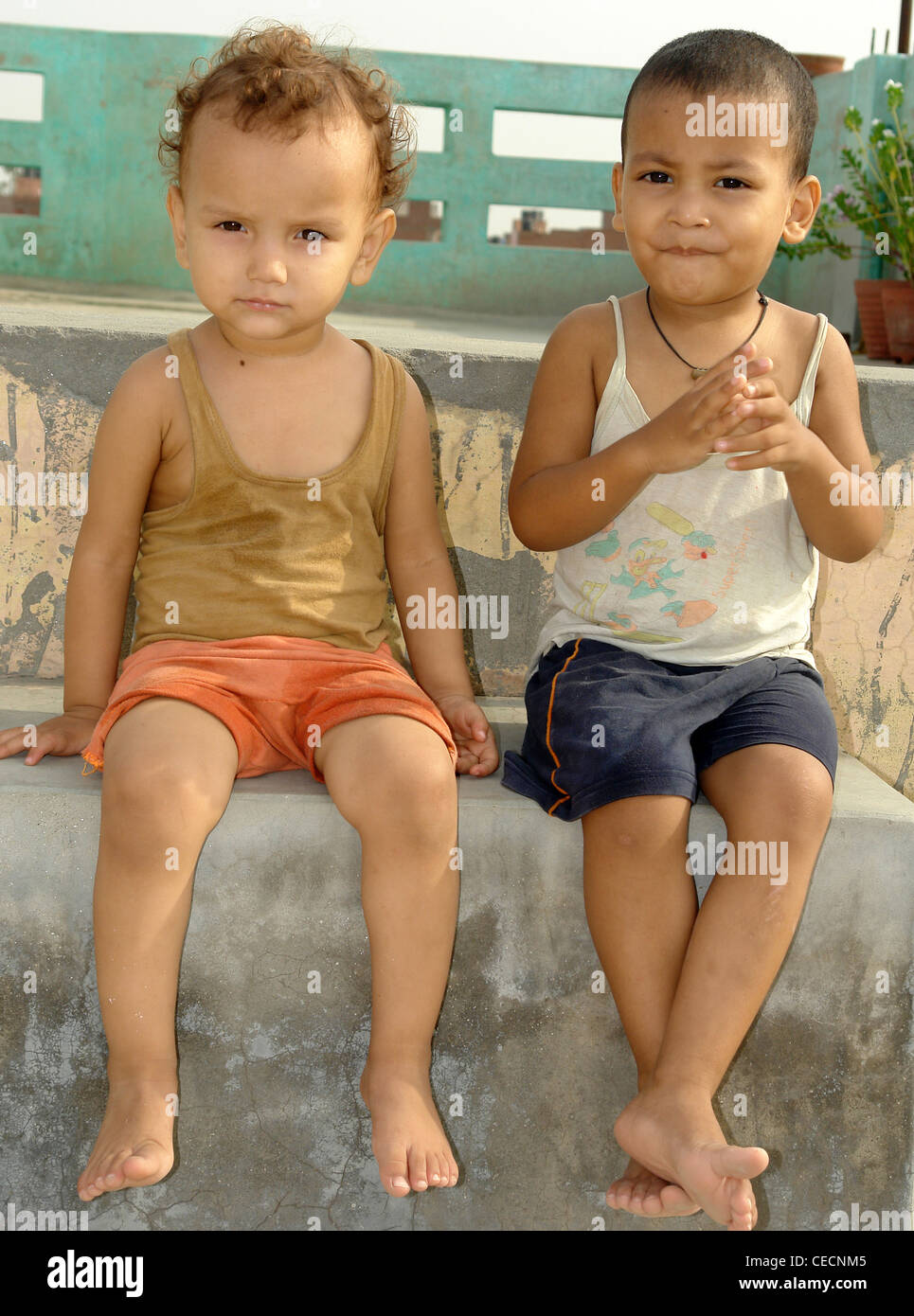 Deux petits garçons indiens Banque D'Images