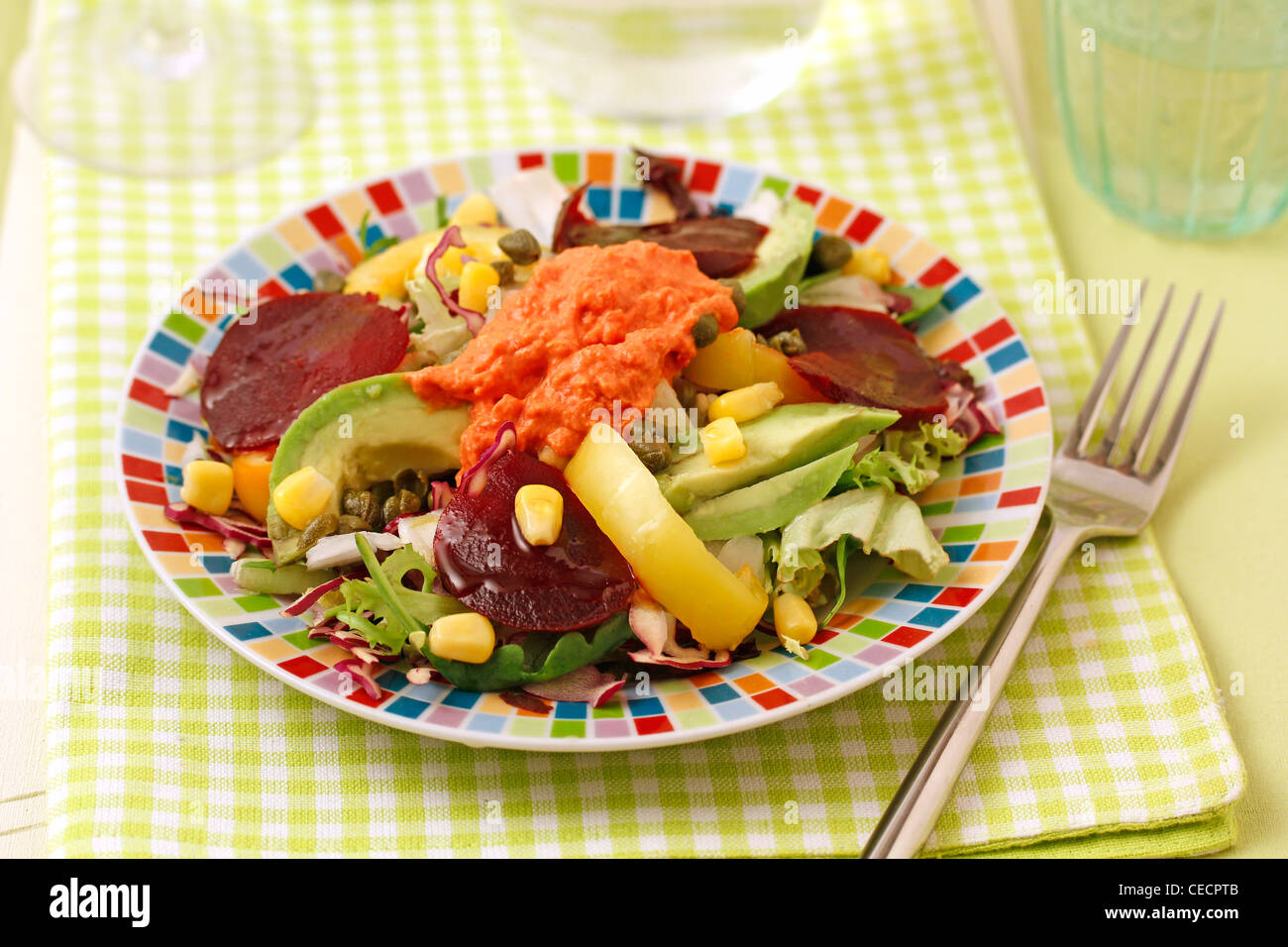 Salade avec sauce au piment. Recette disponible Banque D'Images