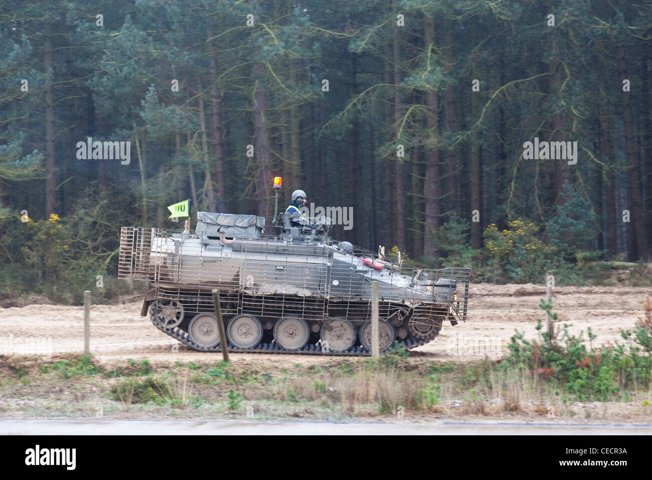 Réservoir pendant des exercices sur un terrain d'entraînement de Bovington Camp, Dorset, Angleterre. Banque D'Images