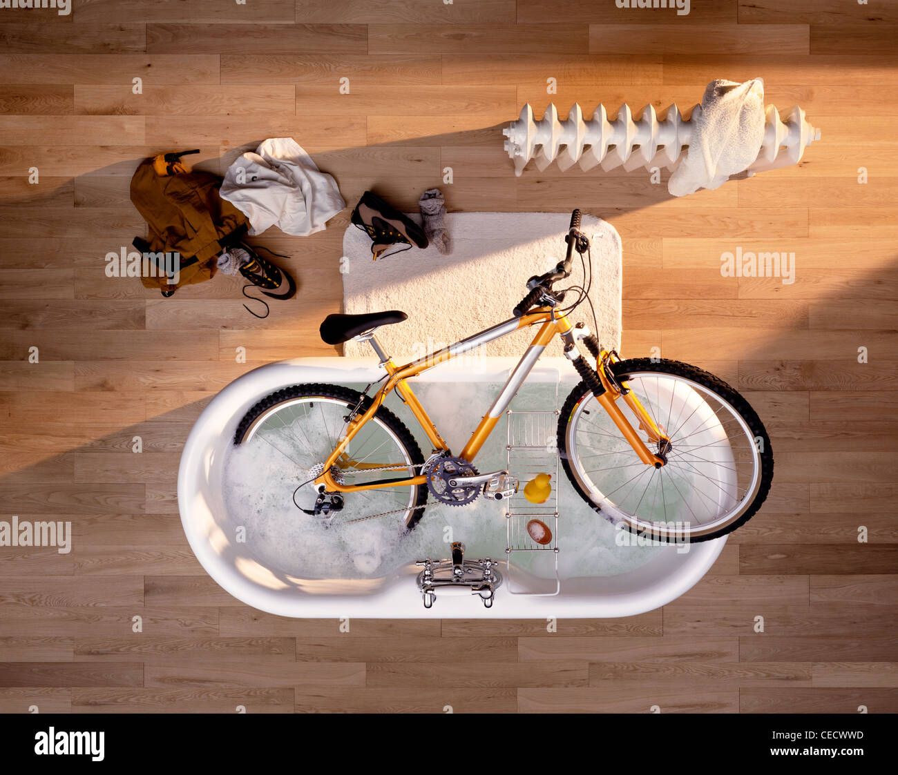 Un vélo de montagne en cours de nettoyage dans un bain. Banque D'Images