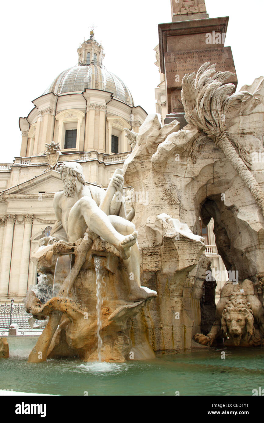 La fontaine de la Place Navone dans la rivière pour couverts de neige, un événement vraiment rare à Rome Banque D'Images