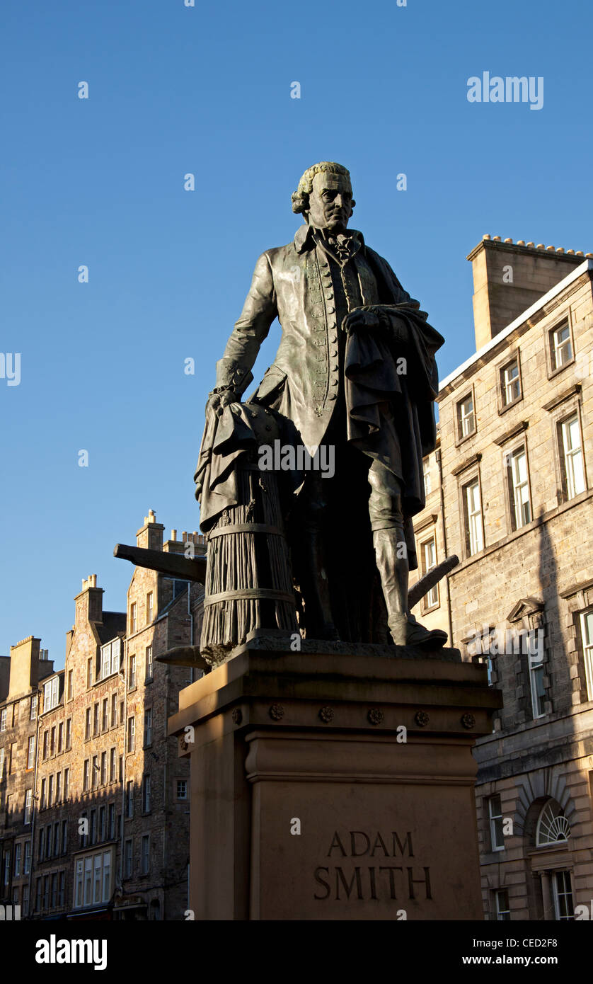 Statue d'Adam Smith, Royal Mile High Street Edinburgh Banque D'Images