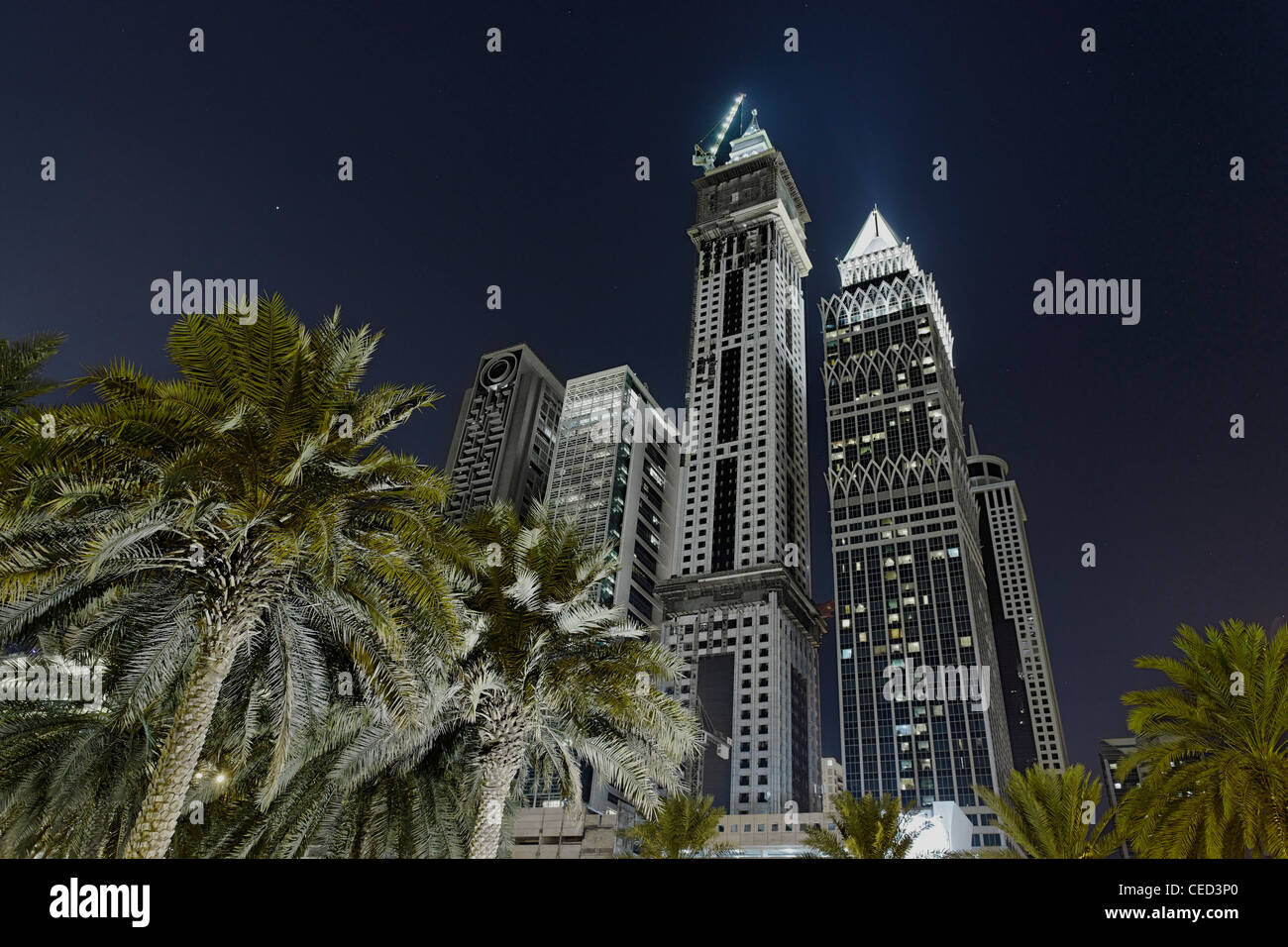Gratte-ciel de nuit, du quartier financier, Dubaï, Émirats arabes unis, Moyen Orient Banque D'Images