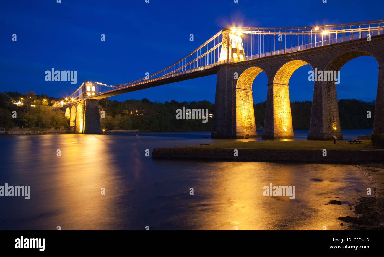 Pont suspendu de Menai la nuit Banque D'Images