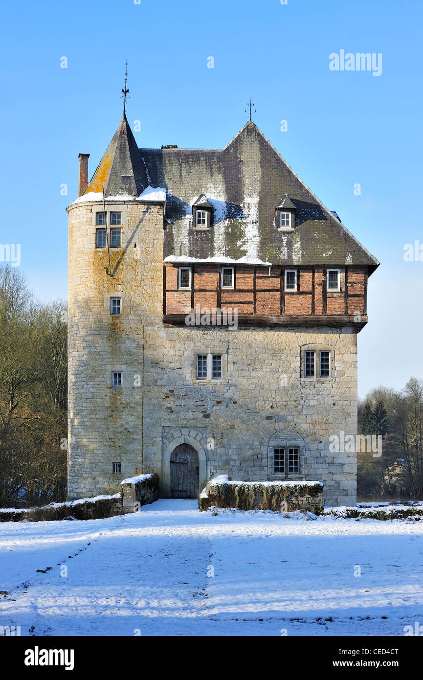 13e siècle château de Carondelet à Crupet dans la neige en hiver, les Ardennes Belges, Namur, Wallonie, Belgique Banque D'Images