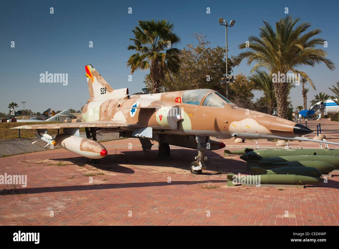 Israël, le Néguev, être-er Sheva, de l'air israélienne, Musée israélien Hatzerim Air Force Base, construit par Israël Kfir fighter Banque D'Images