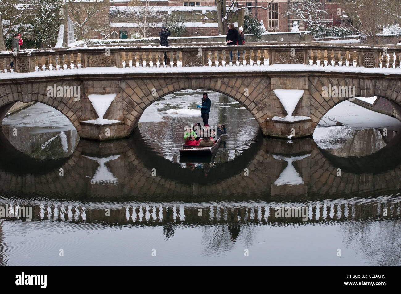 Pont de cuisine en hiver la neige. Cambridge. L'Angleterre. Banque D'Images