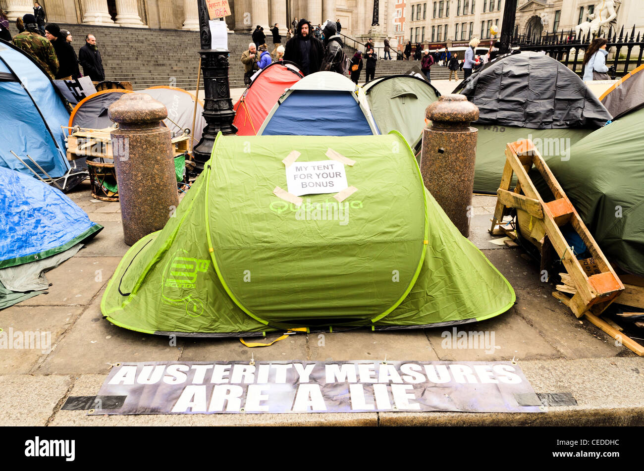 Saint St Paul's de protestation contre le capitalisme London Angleterre Grande-bretagne UK Banque D'Images