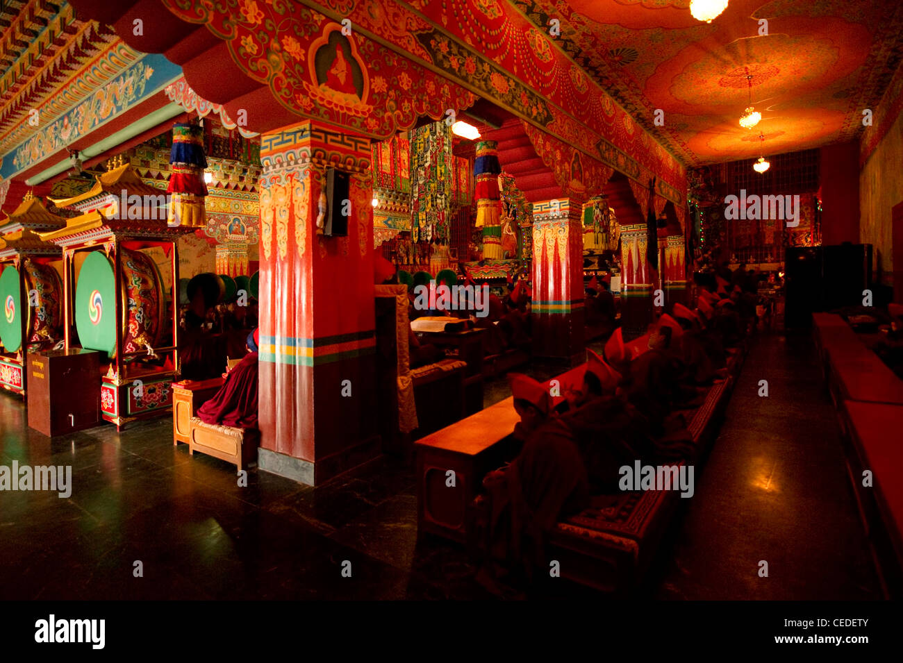 À l'intérieur d'un monastère bouddhiste au Sikkim, Inde Banque D'Images