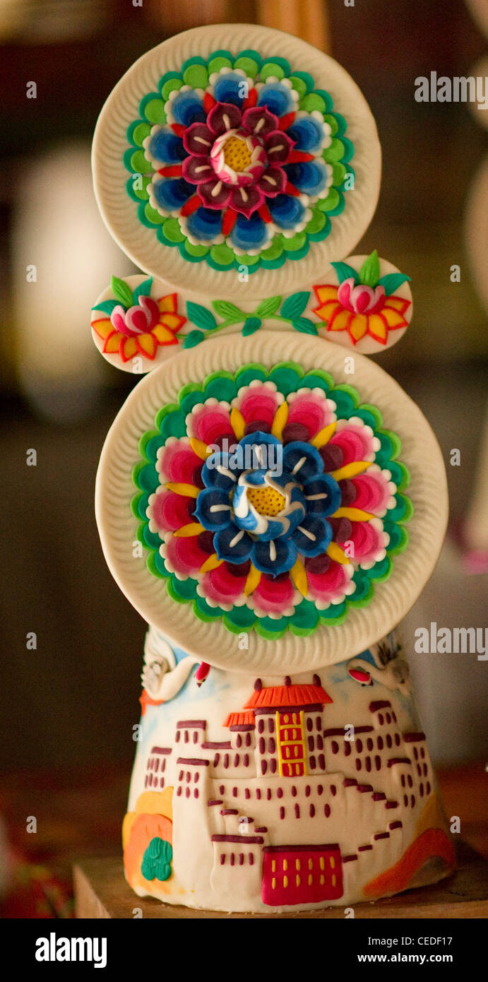 Cire rituel d'objets d'art pour le Losar cérémonie dans un monastère bouddhiste, Sikkim, Inde Banque D'Images