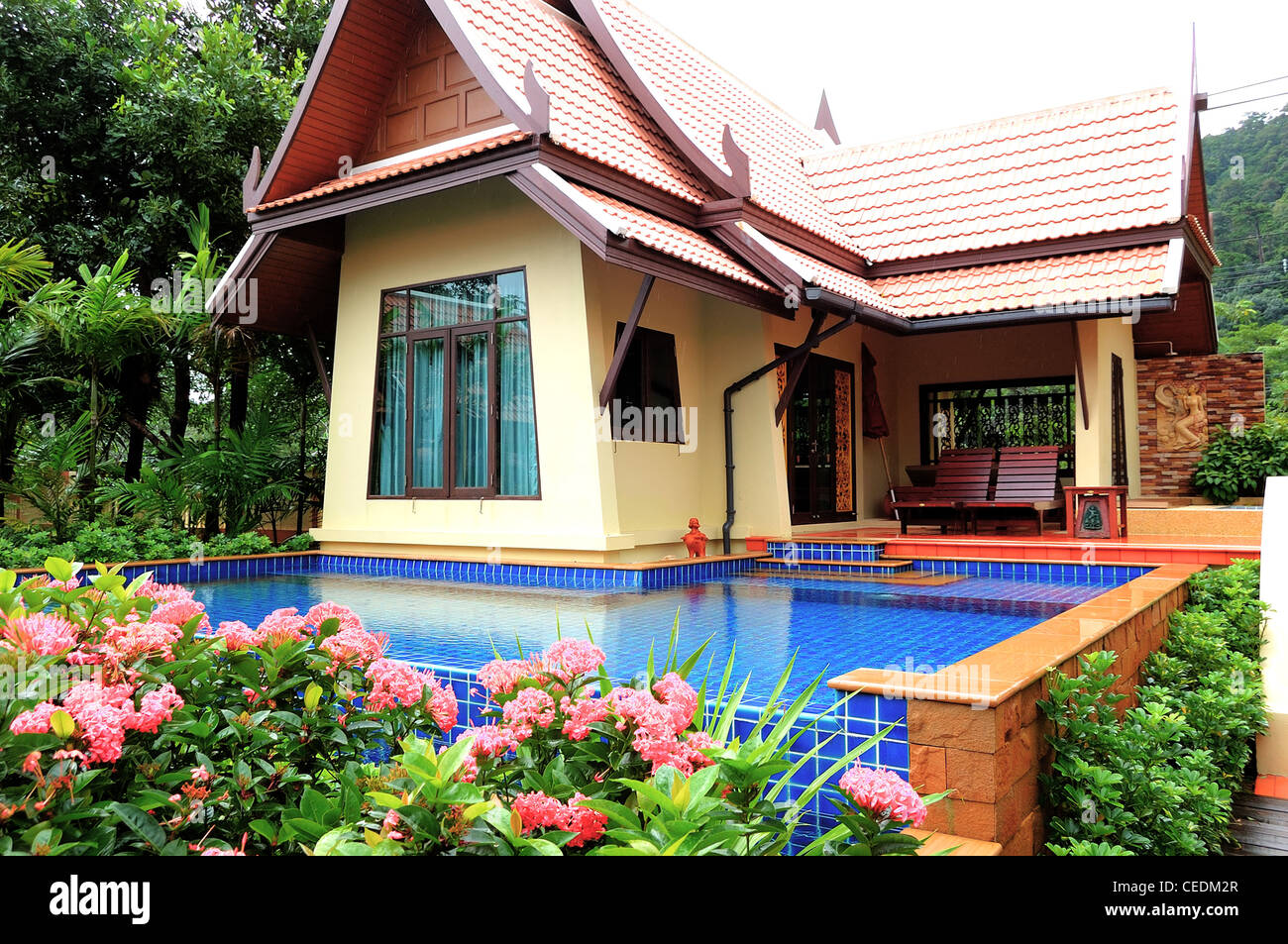 Piscine extérieure à la villa de luxe, Koh Chang, Thaïlande Banque D'Images
