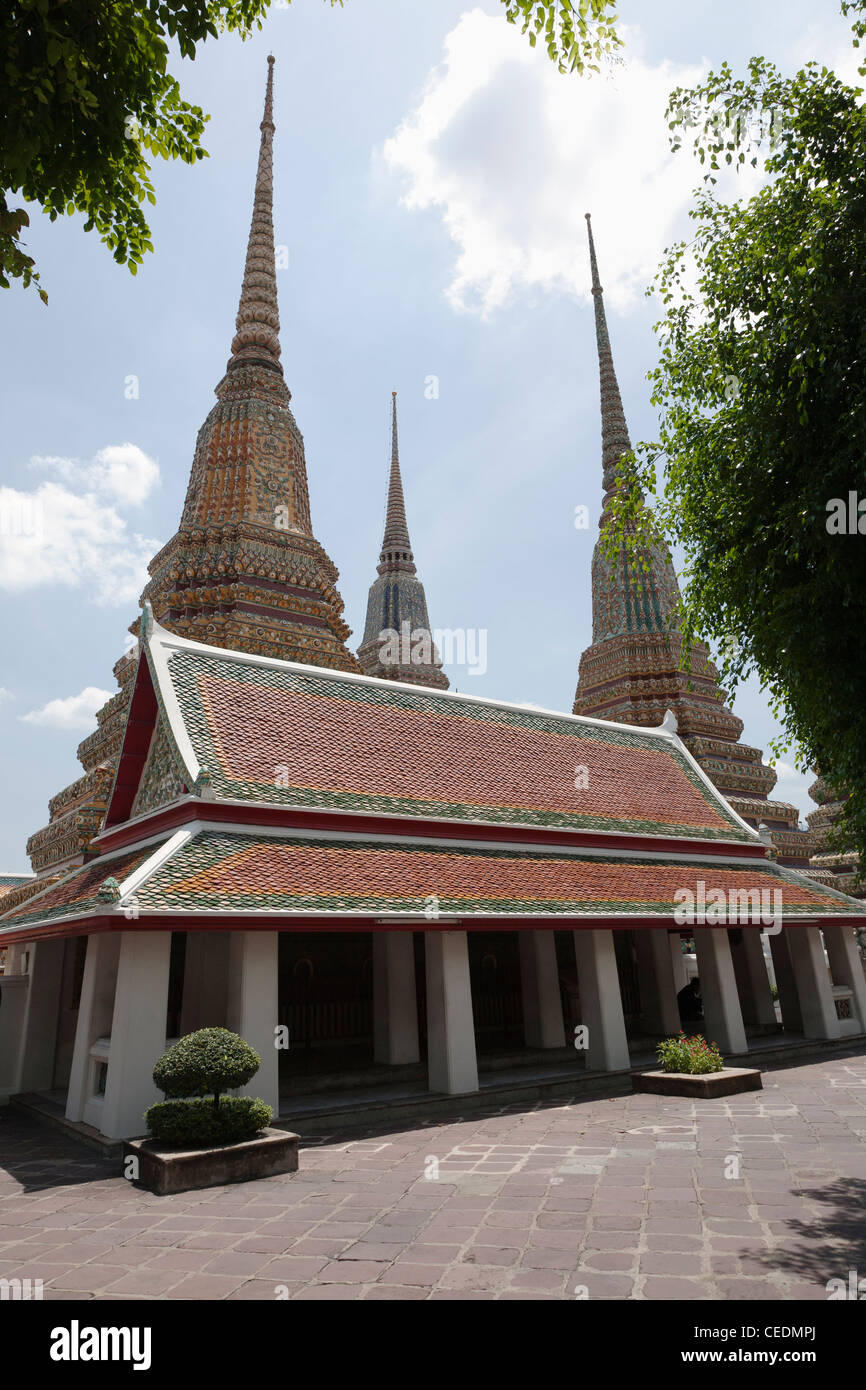 Les clochers de Phra Chedi Roi cloître Banque D'Images