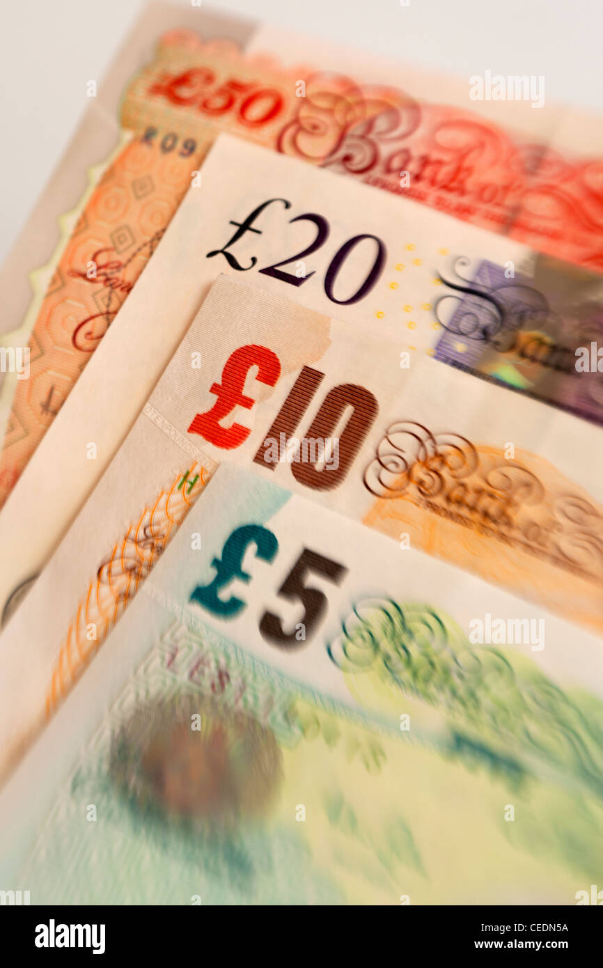 English pound note de différentes quantités de devises Banque D'Images