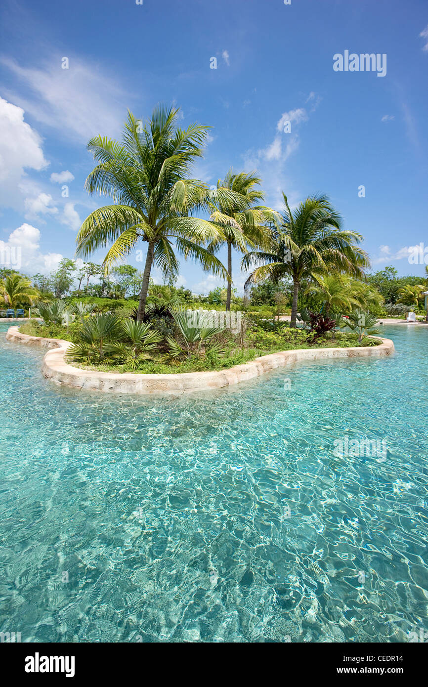 Les îles Caïmans, Grand Cayman, Boatswain's Beach, disjoncteur piscine lagune Banque D'Images